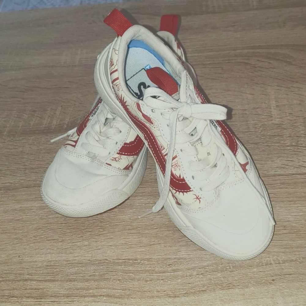NWOT Van's Off the Wall Hawaiian  print shoe. Unisex women 5.5 men 4.